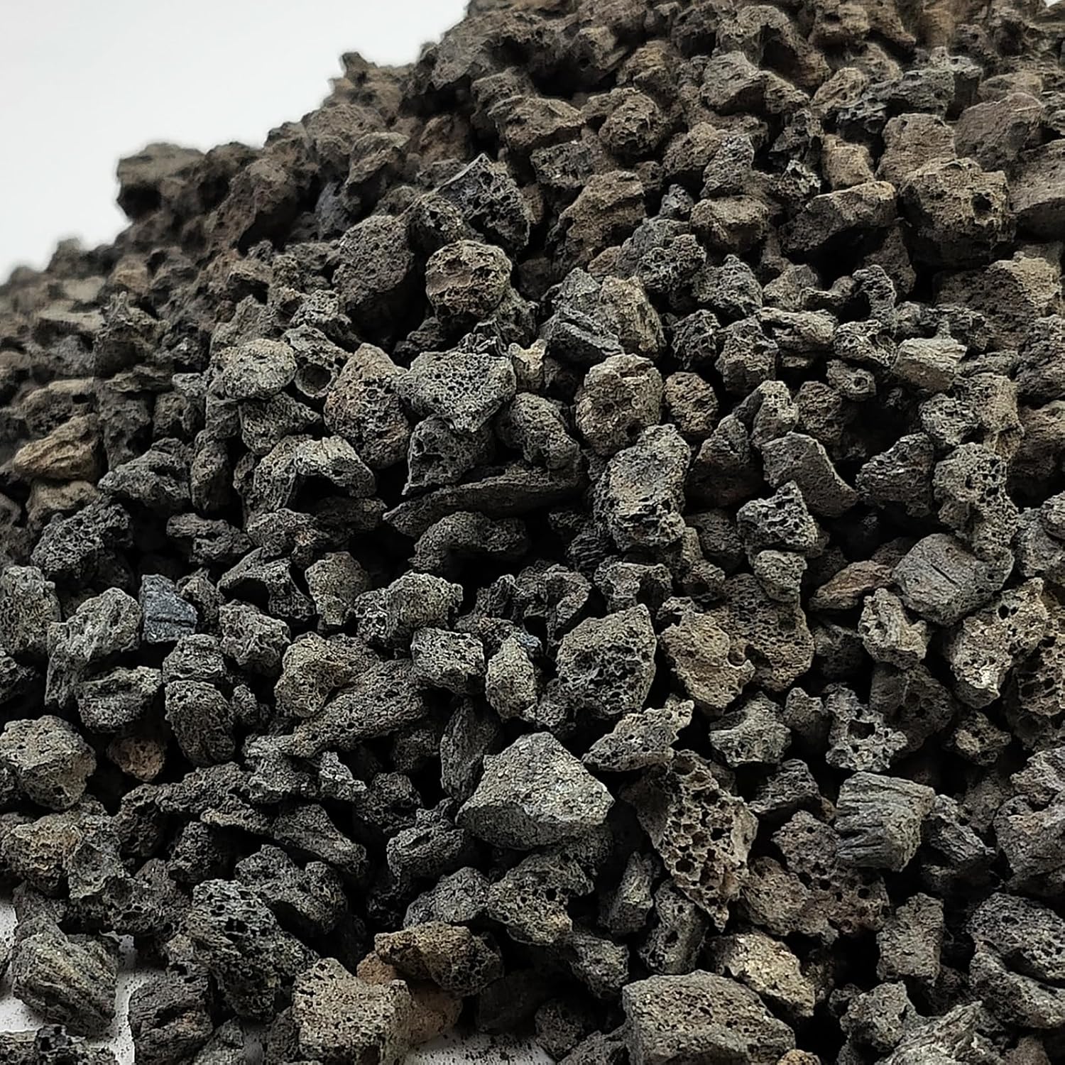 10 lbs Black Lava Rocks for Fire Pits,5-8 MM Crush Volcanic Rock Pumice Soil Additive for Succulent Plants Aquarium Cactus Bonsai and Garden Landscaping