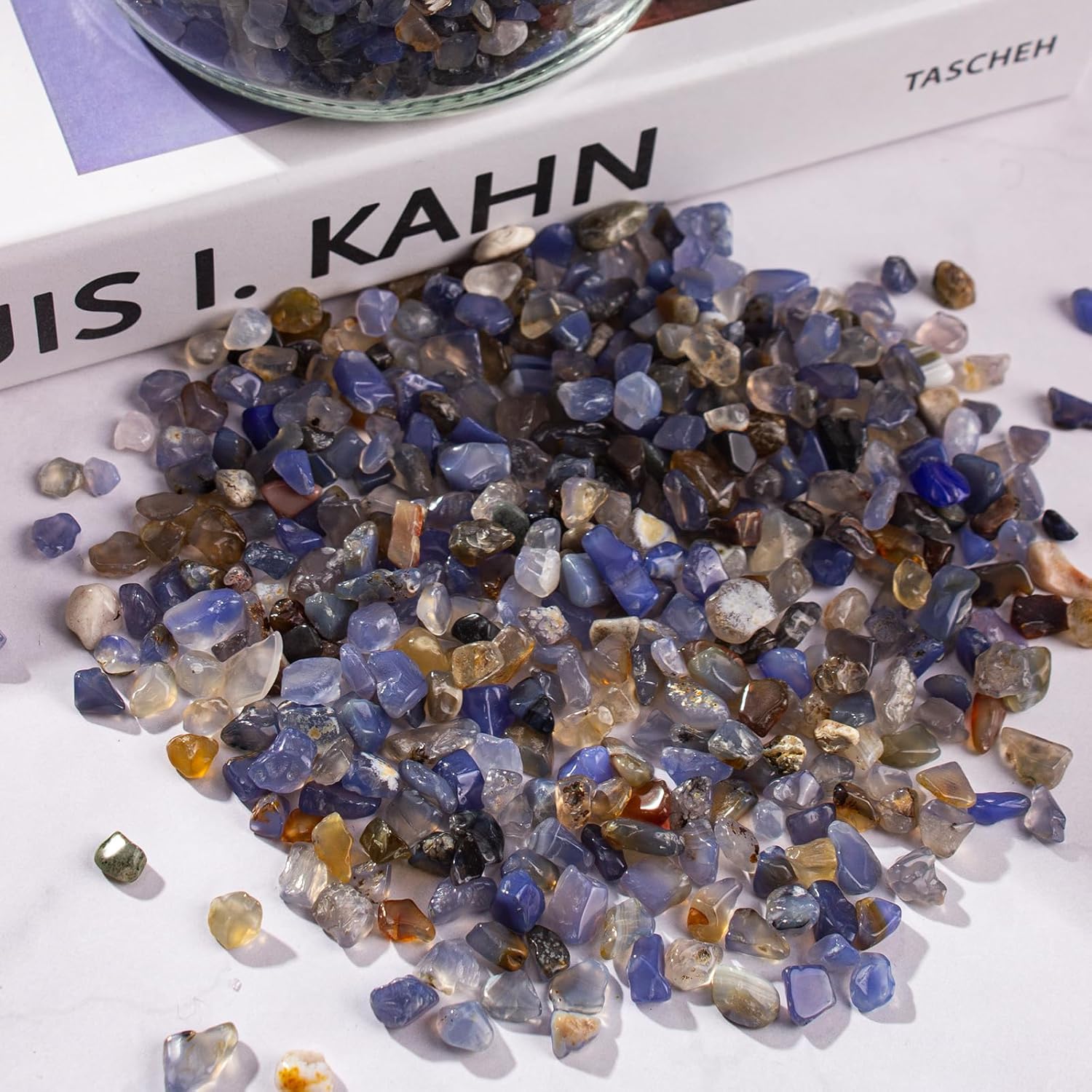 0.5 Lb/230g Blue Agate Crushed Stone Tumbled Chips Bulk, Natural Polished Aquarium Gravel Rocks Crystals Stones Decorative Fish Tank Pebbles Vase Filler - 5-7mm